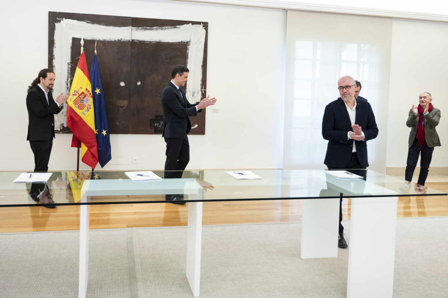 Iglesias y Sánchez con los líderes de CCOO (Unai Sordo) y UGT (José María Álvarez) en La Moncloa.