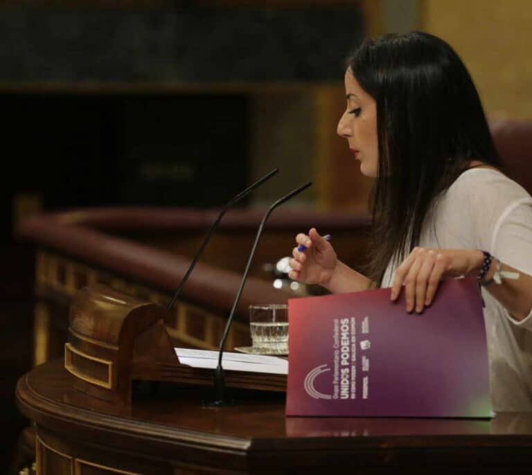 Una diputada de Podemos dice en el Congreso que la monarquía causó "un genocidio en Al-Ándalus"