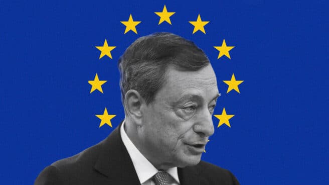 Imagen de Mario Draghi con la bandera de UE de fondo