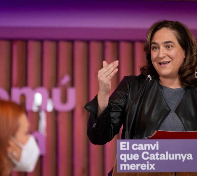 Colau acusa al Govern de decretar restricciones en Cataluña con criterios "electorales"