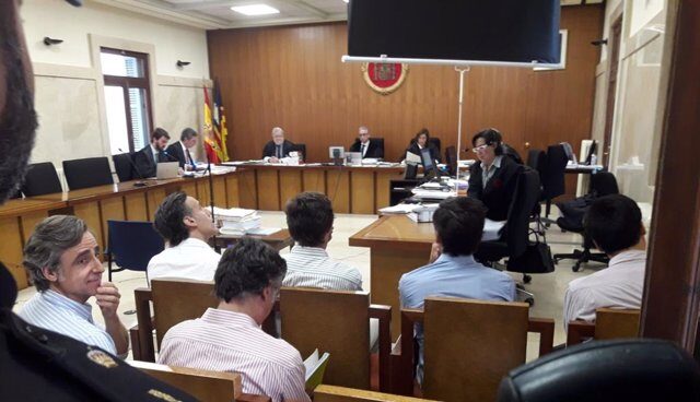 La juez concede la semilibertad a los seis hermanos Ruiz-Mateos bajo control telemático Juicio a los hermanos Ruiz-Mateos en Palma.