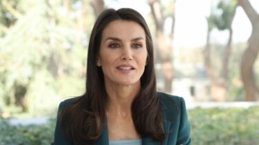 La reina Letizia estrena agenda del 2022, abrigo y (le sugerimos) nuevos propósitos
