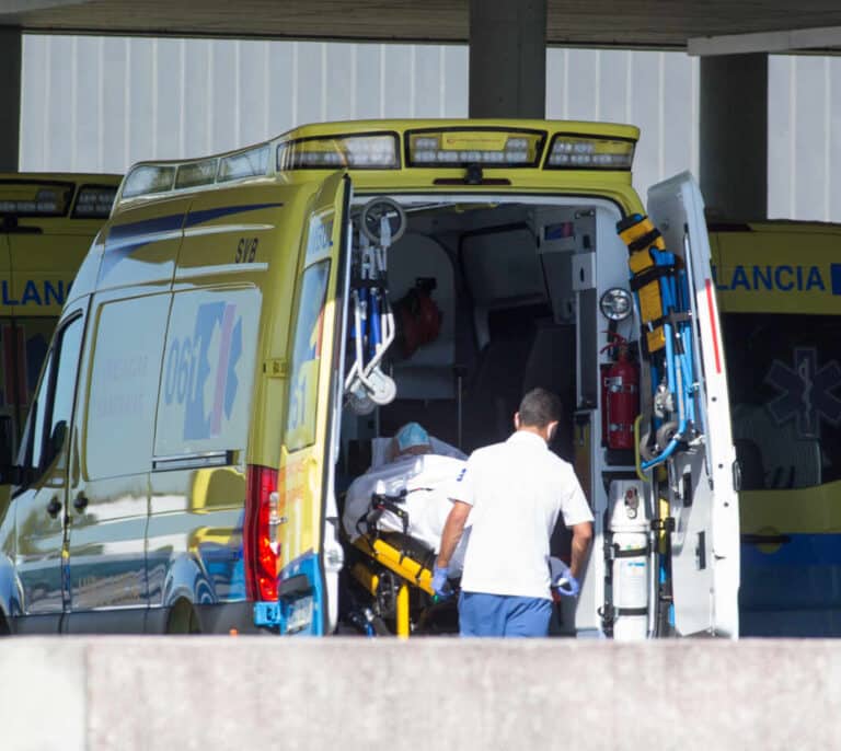 Un hombre de 78 años cae desde un quinto piso tras intentar entrar por la ventana