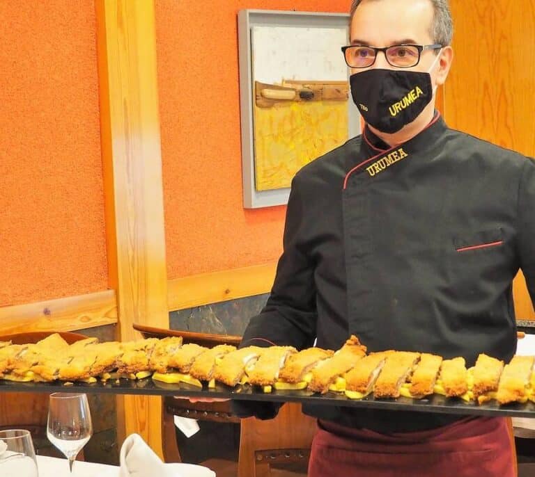 El cachopo de un metro existe en un restaurante madrileño