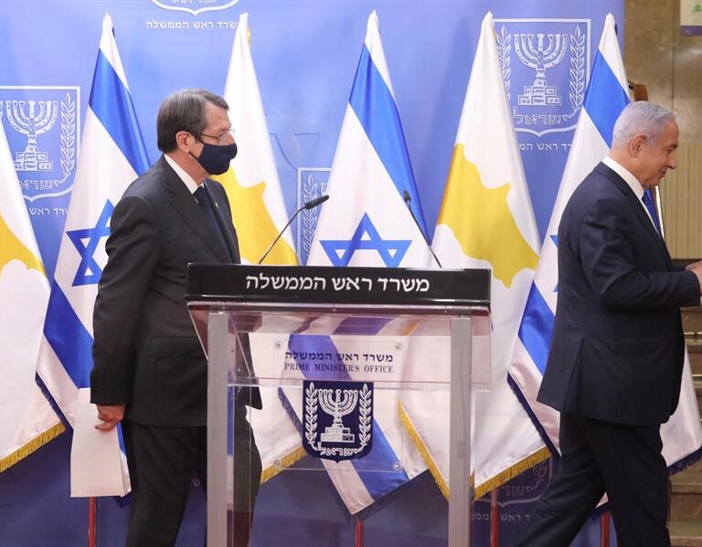 Israel ya negocia con nueve países para permitir el turismo libre de personas vacunadas