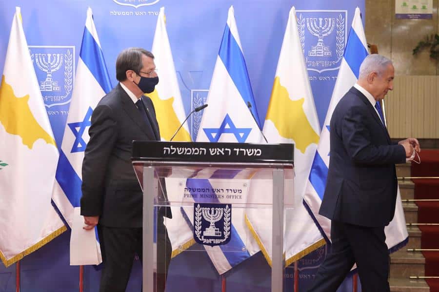 Nicos Anastasiades (i) y Benjamin Netanyahu, tras su comparecencia conjunta.