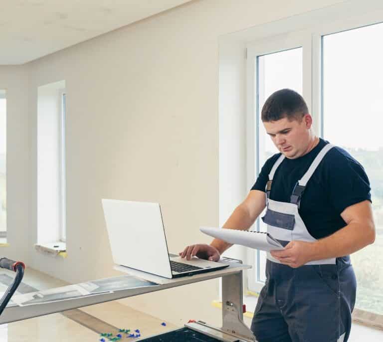 Requisitos para que una pyme o autónomo abra un centro de trabajo en España