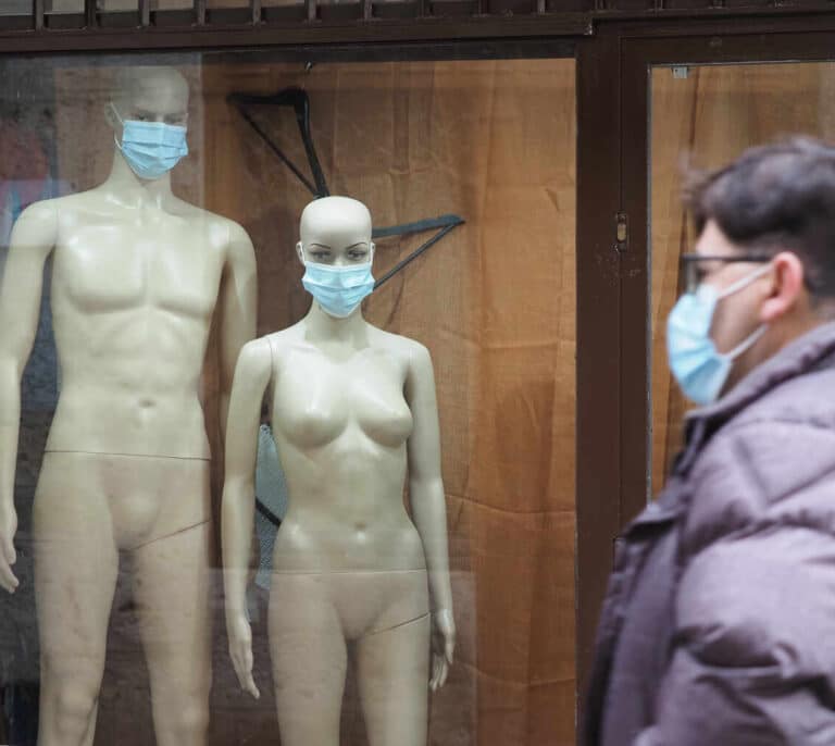 La mitad de los empresarios asume que conviviremos con el virus entre 6 y 12 meses más