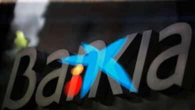 CaixaBank obliga a los clientes de Bankia a pagar 36 euros si quieren conservar la tarjeta de débito