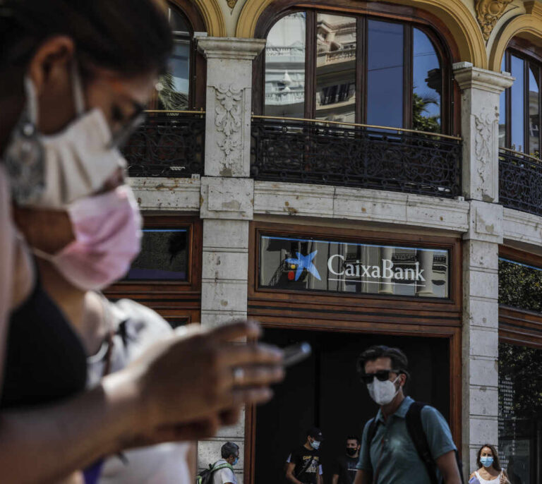 CaixaBank logra un beneficio de 4.786 millones por el efecto contable de la fusión con Bankia