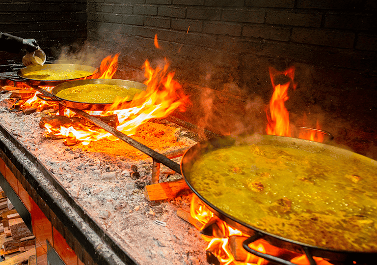 "Sólo vendemos 5 paellas al día": la tercera ola ahoga a los arroceros valencianos