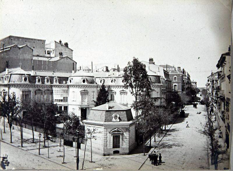 Fachada del Palacio de los marqueses de Bermad, hacia 1900