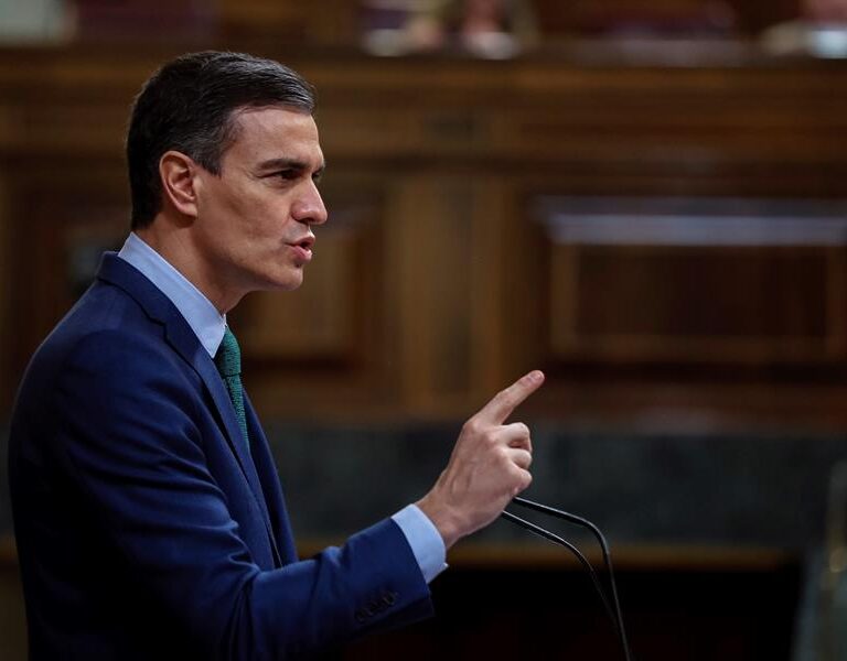 Sánchez aconseja a Podemos que "baje los decibelos" en las luchas dentro del Gobierno