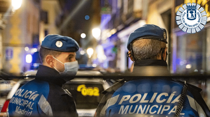 Dos agentes de la Policía Municipal de Madrid.