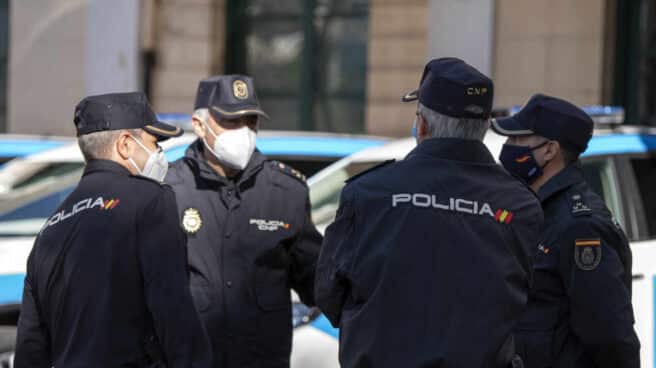 Un grupo de policías nacionales en acto de servicio durante la pandemia.