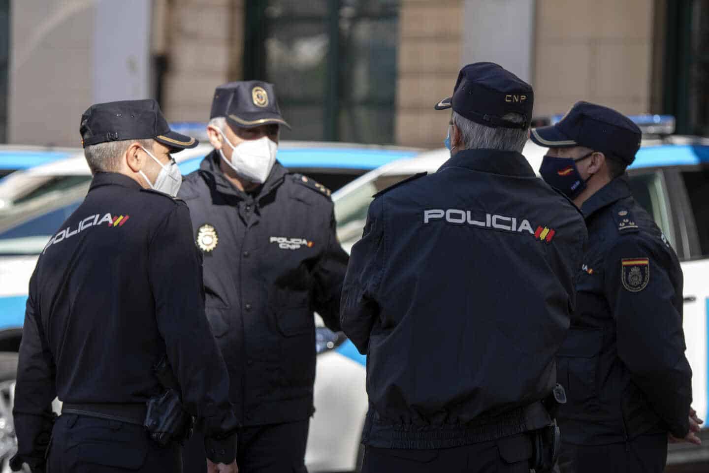 Un grupo de policías nacionales en acto de servicio durante la pandemia.