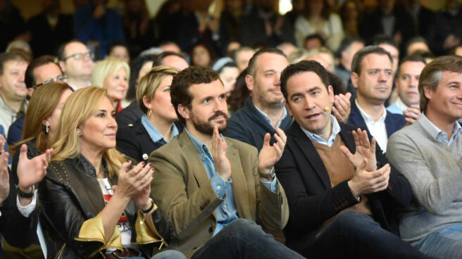 Fotografía de archivo. El líder del PP, Pablo Casado, junto al secretario general del partido, Teodoro García Egea, asisten a un acto