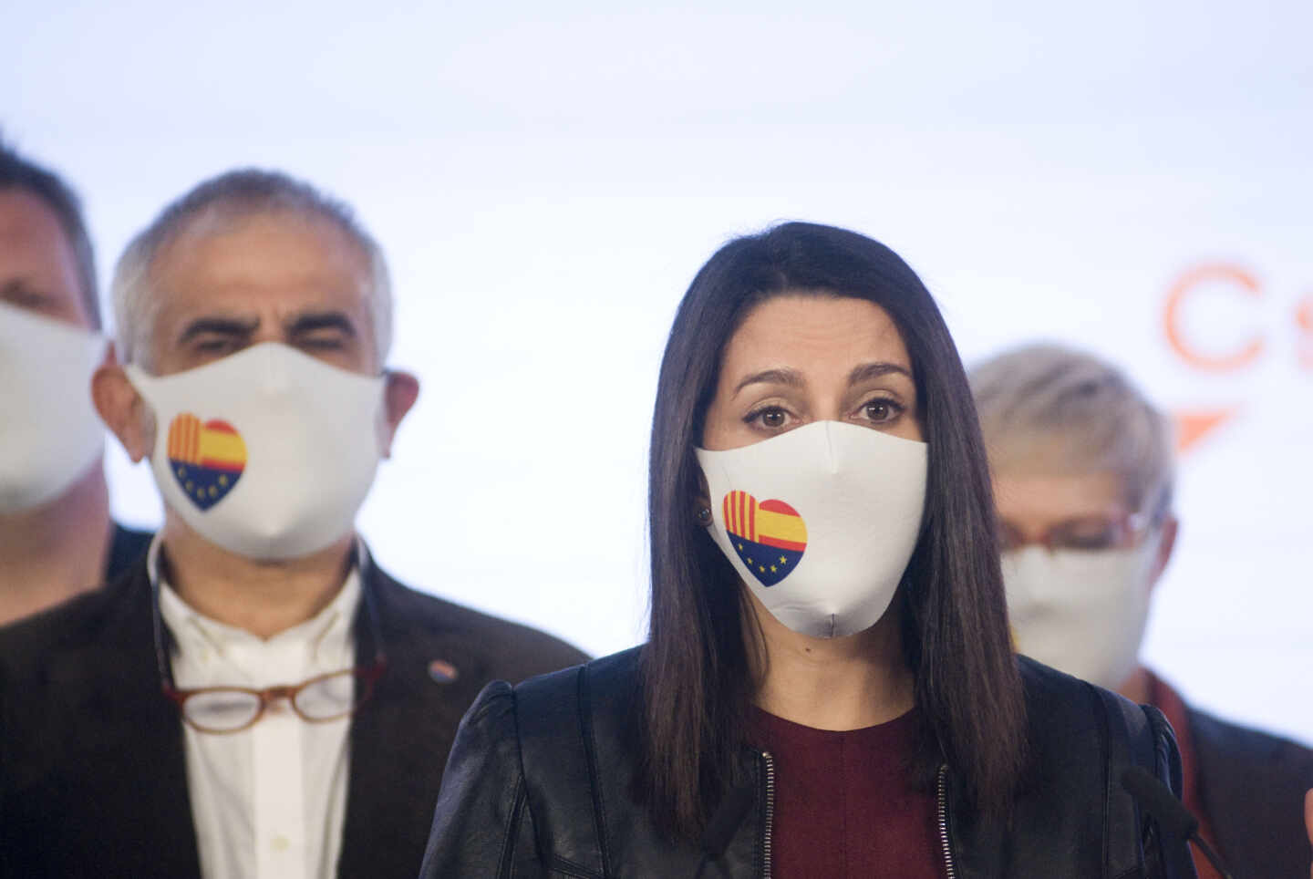 La presidenta de Ciudadanos, Inés Arrimadas, interviene en una rueda de prensa durante las elecciones del 14-F en Cataluña.