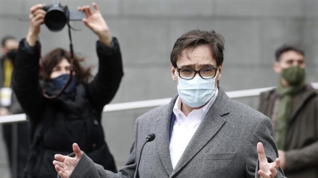 El abrigo de Salvador Illa fue protagonista en la jornada electoral. Salvador Illa, tras votar en las elecciones de Cataluña del 14-F.