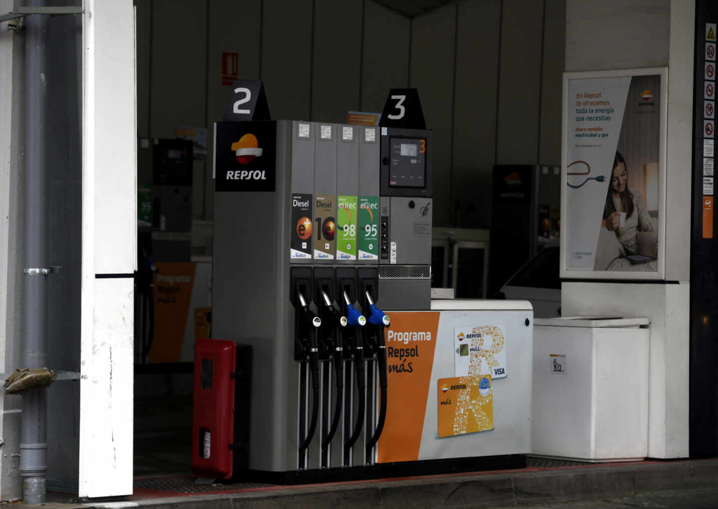 Un surtidor de gasolina en una estación de servicio de Respol