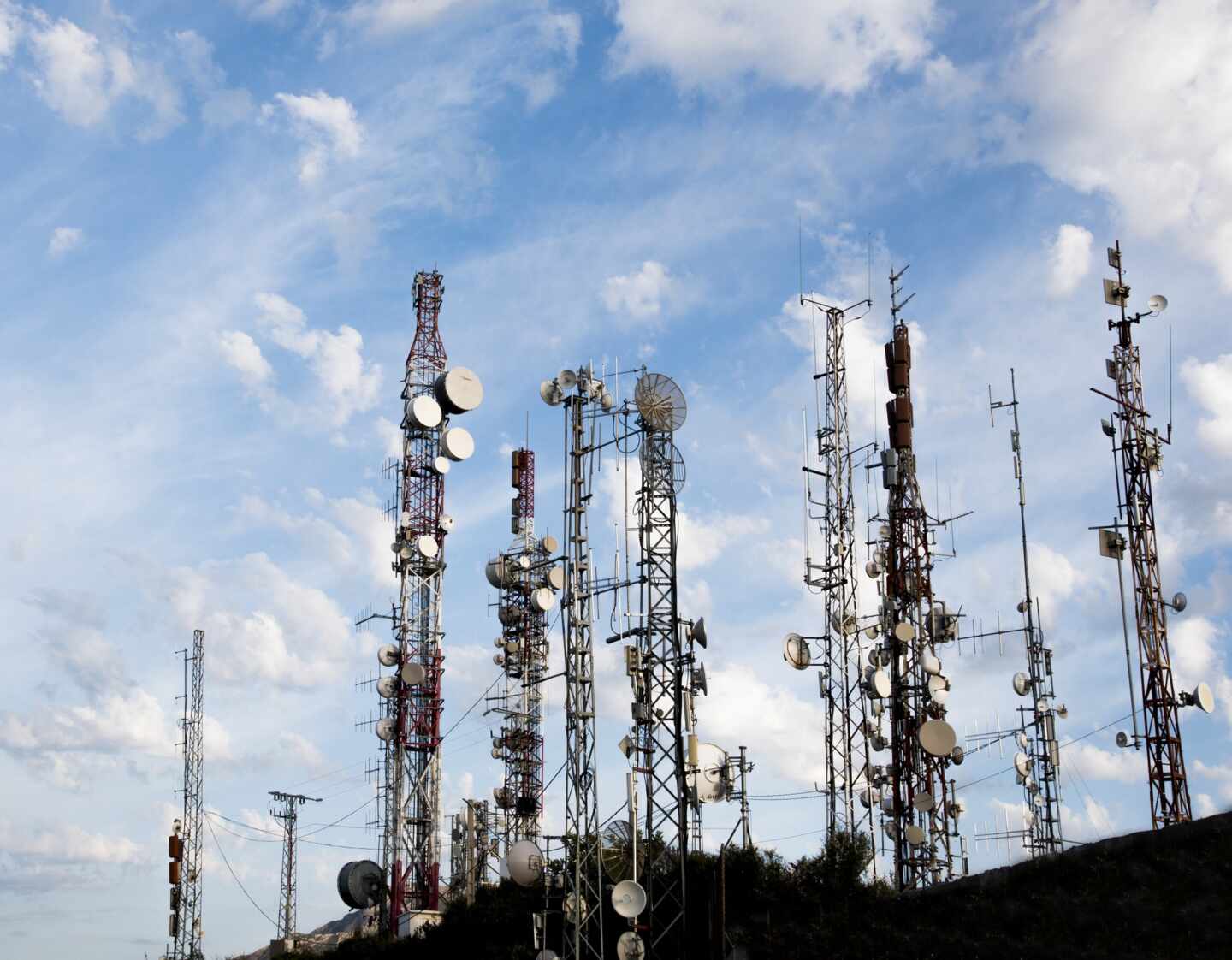 Varias torres de telecomunicaciones en una de las zonas más altas de Málaga