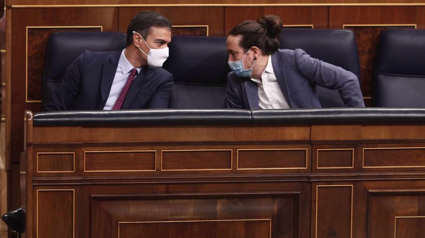 El presidente del Gobierno, Pedro Sánchez; y el vicepresidente segundo, Pablo Iglesias, en el Congreso.