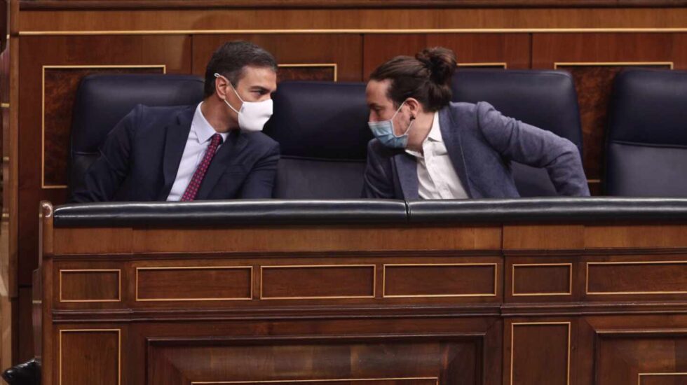 El presidente del Gobierno, Pedro Sánchez; y el vicepresidente segundo, Pablo Iglesias, en el Congreso.