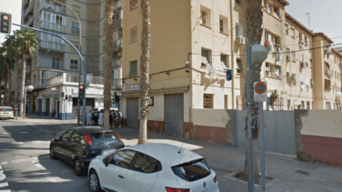 Varias familias se enfrentan para okupar un piso con el inquilino fallecido dentro