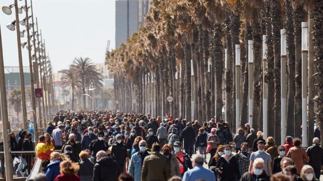 Vista del paseo marítimo de Barcelona este domingo