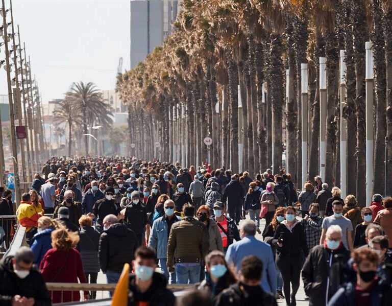 España registra 5.516 nuevos contagios y 201 muertes por Covid en las últimas 24 horas
