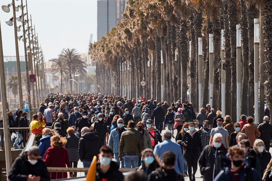 Vista del paseo marítimo de Barcelona este domingo