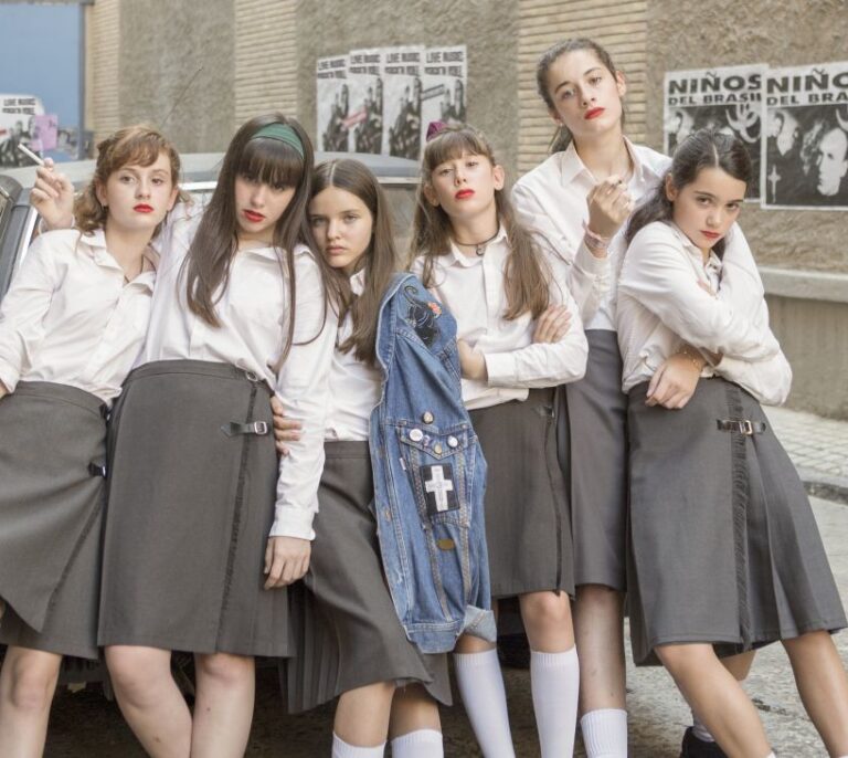 Pilar Palomero, la directora favorita al Goya que creó 'Las Niñas' de su cuaderno de religión