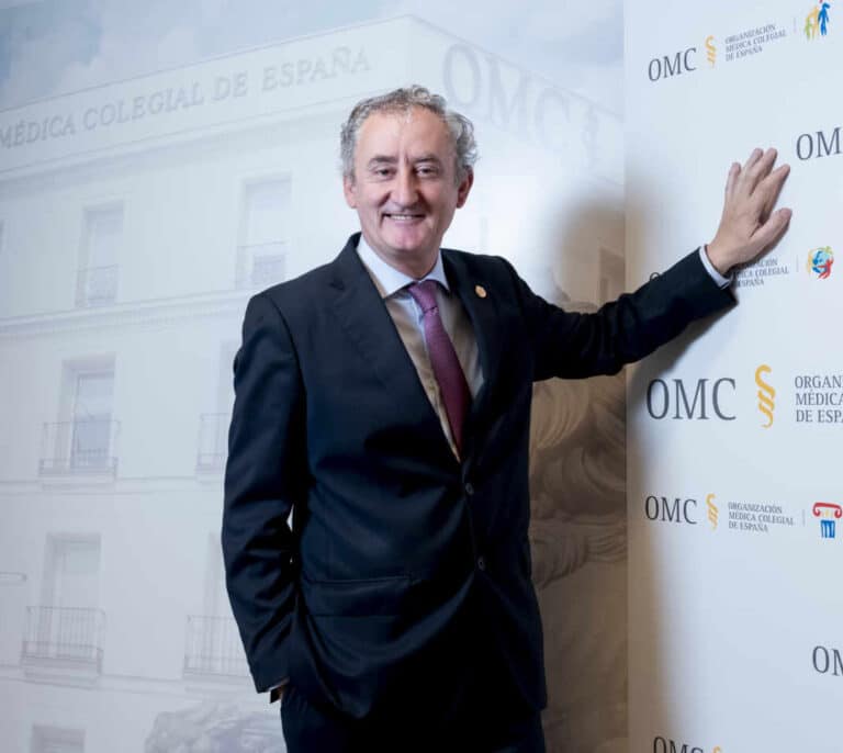 "En España hay que repatriar a 20.000 médicos"