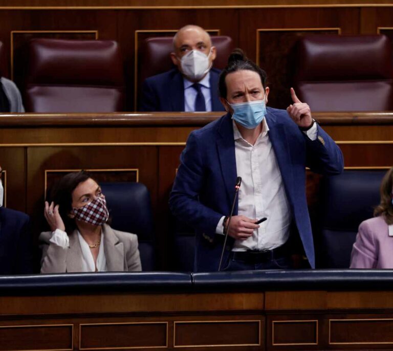 Iglesias acusa al PP de "alentar la violencia contra el feminismo" por sus pactos con Vox