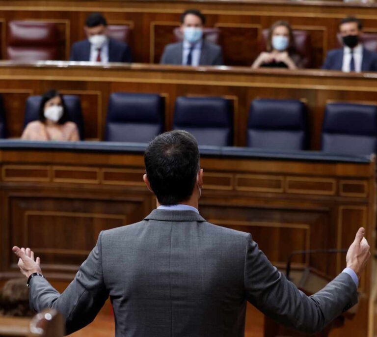 Sánchez y Casado suben el tono en el Congreso: "Da pena ver al PP liderado por usted"