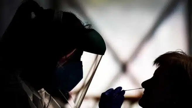 España suma 27.140 nuevos contagios y 77 fallecimientos por coronavirus