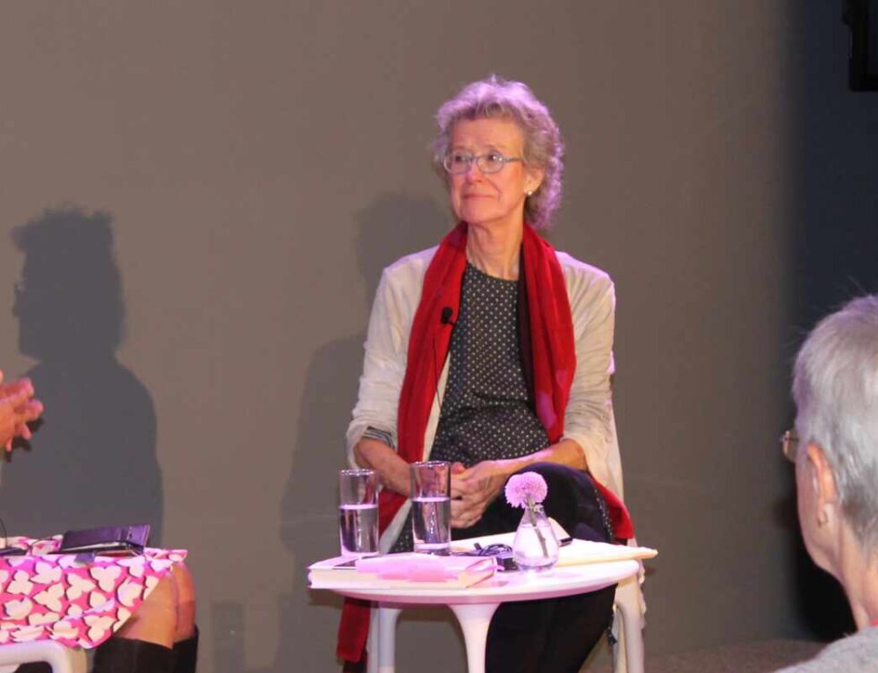 Arlie Hochschild en una charla universitaria