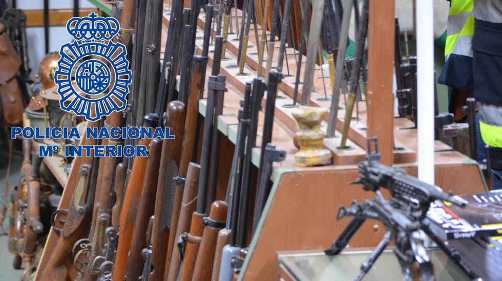 Arsenal de armas incautado por la Policía Nacional