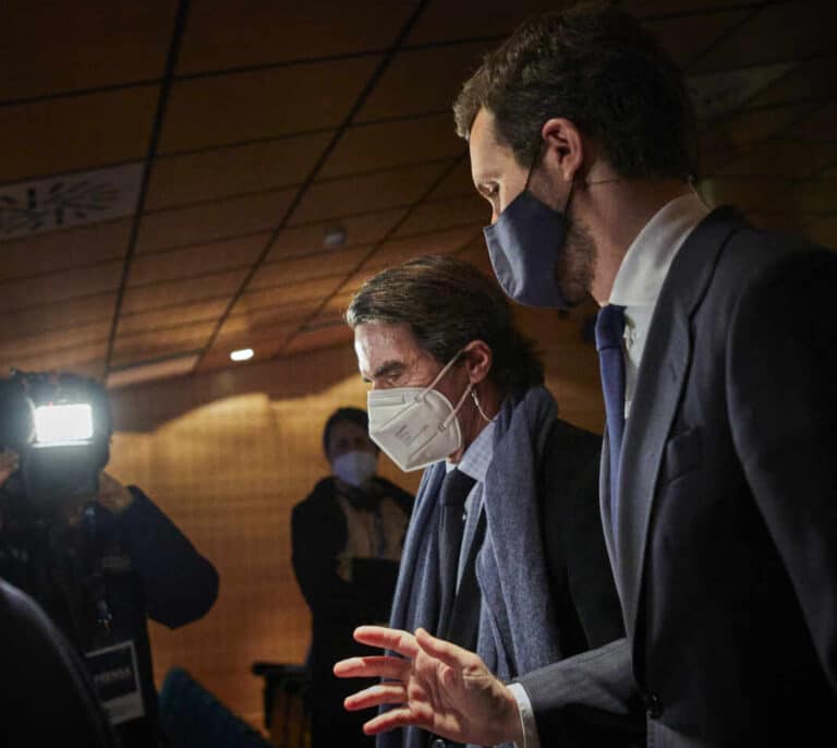 Casado ante Aznar: "Pinchan en hueso los que quieran dividir al PP con nuestros predecesores"