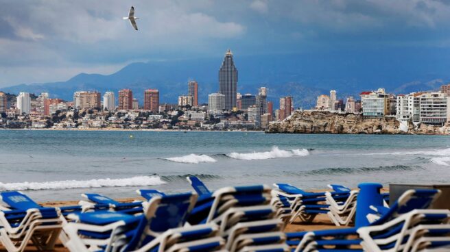 Playa vacía de Benidorm.