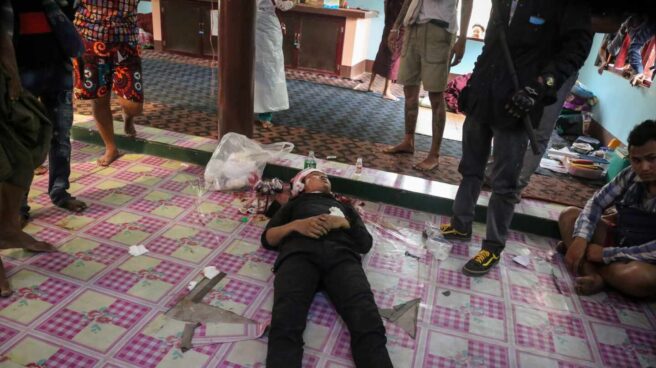 Un joven yace muerto con un disparo en la cabeza en la jornada más sangrienta desde el golpe de Estado