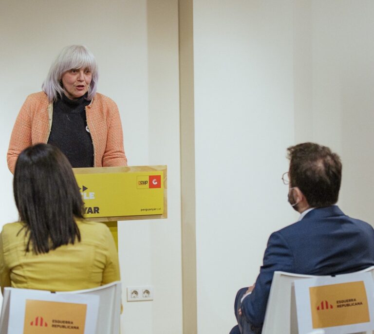 La CUP ejerce de mediadora para reconducir la negociación entre ERC y JxCat