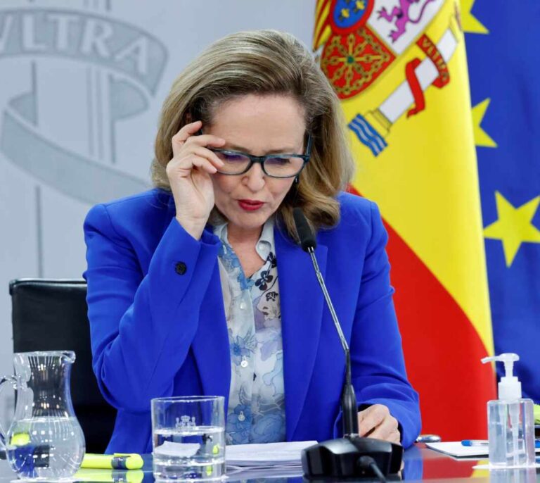 Calviño descarta por completo subir impuestos "y menos a corto plazo"