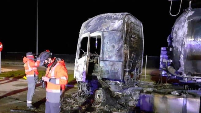 Cabina del camión indendiado en el que ha fallecido su conductor