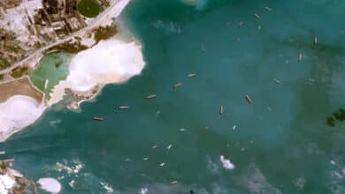 El atasco de barcos en el Canal de Suez