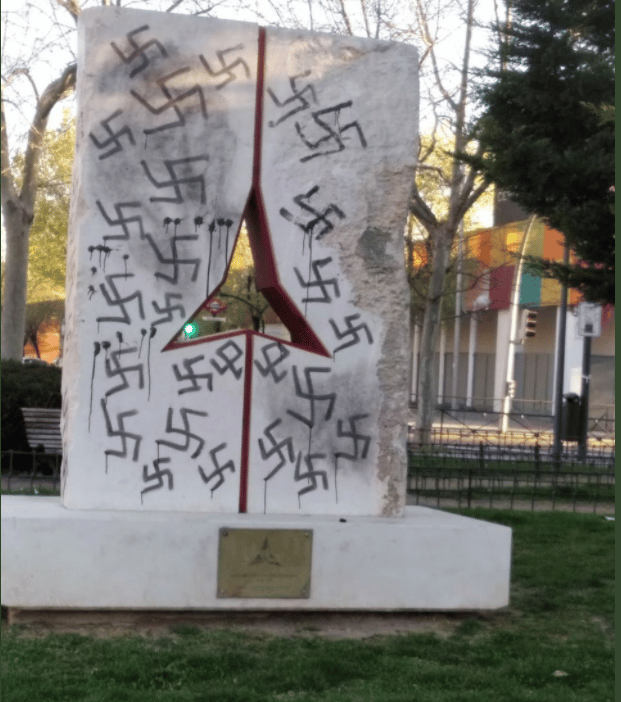Vandalizan con esvásticas un monumento a las Brigadas Internacionales en Vicálvaro