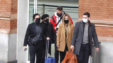 Familiares, compañeros de 'OT' y la madre de su hija dan un doloroso último adiós a Álex Casademunt