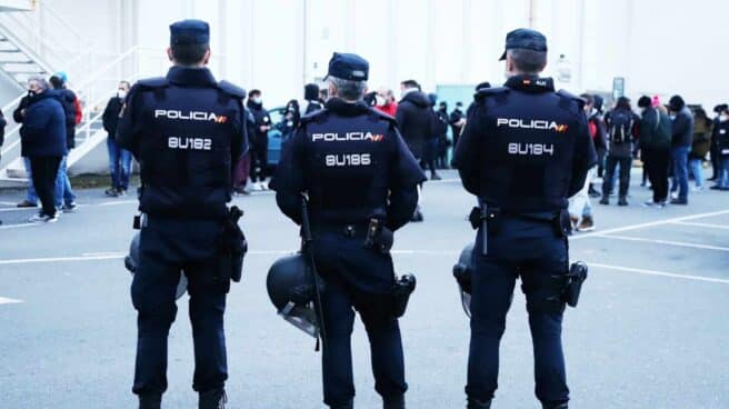 Huelga comarcal contra la desindustrialización en Ferrol (A Coruña) Tres agentes de la Policía Nacional