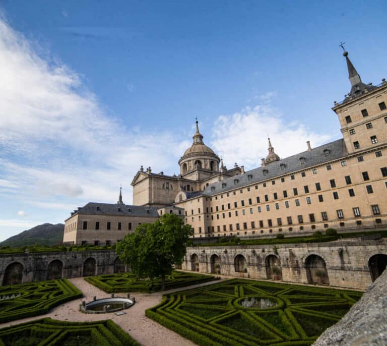 Ni una cama en todo Madrid: lleno total en los pueblos por el encierro de Semana Santa