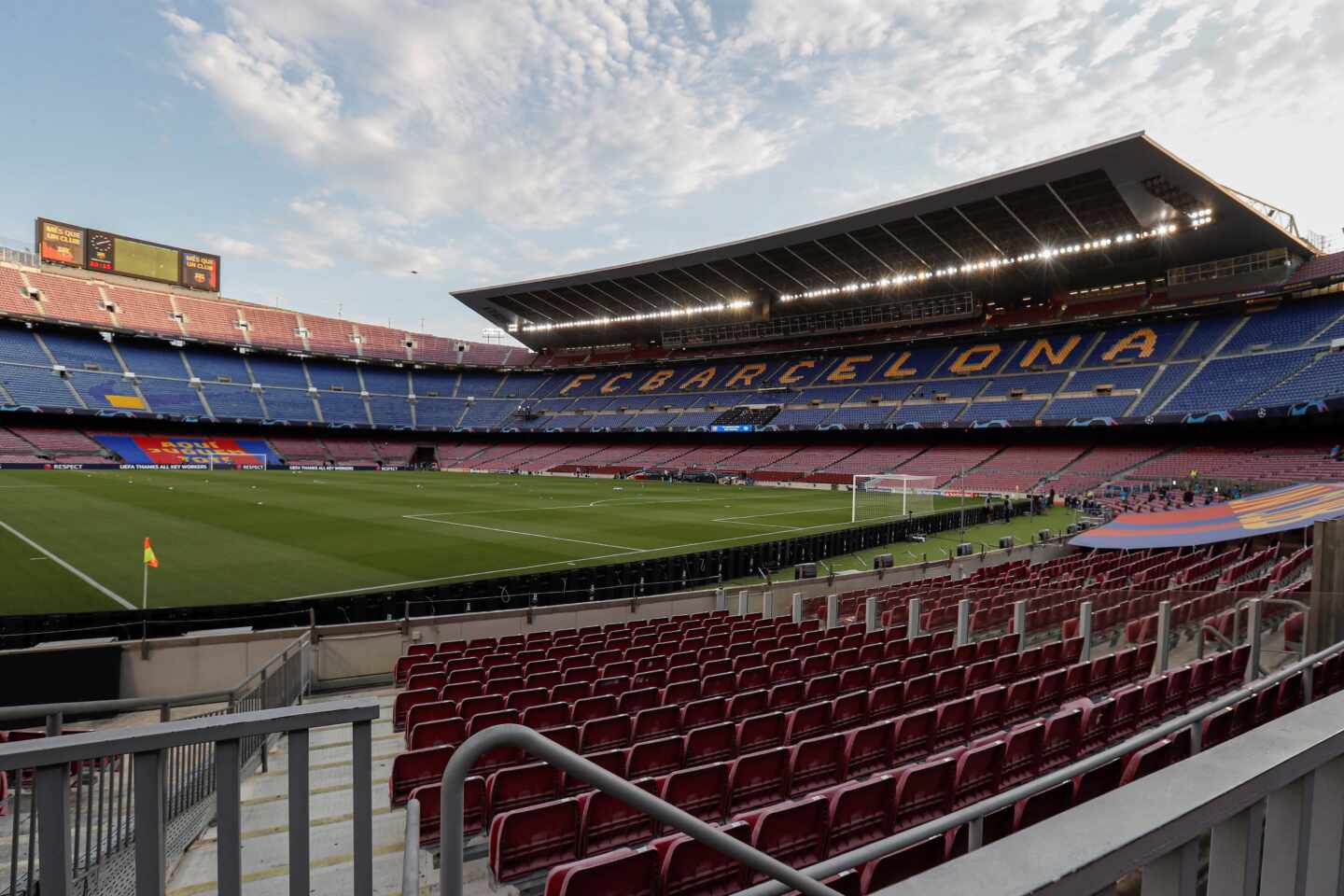 Vista del estadio Camp Nou de Barcelona, vacío.